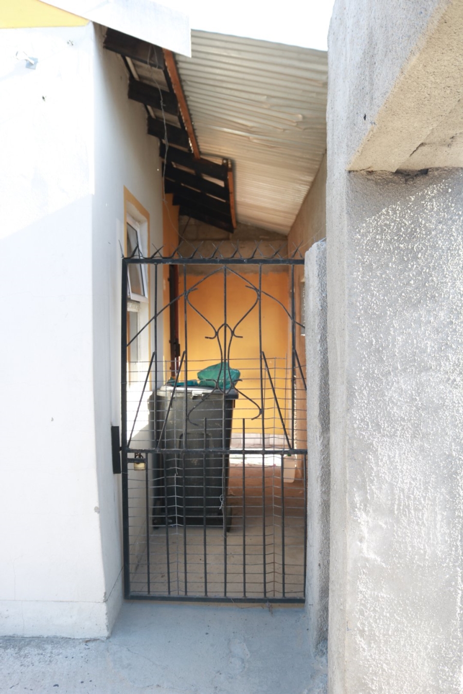 2 Bedroom Property for Sale in Roosendal Western Cape